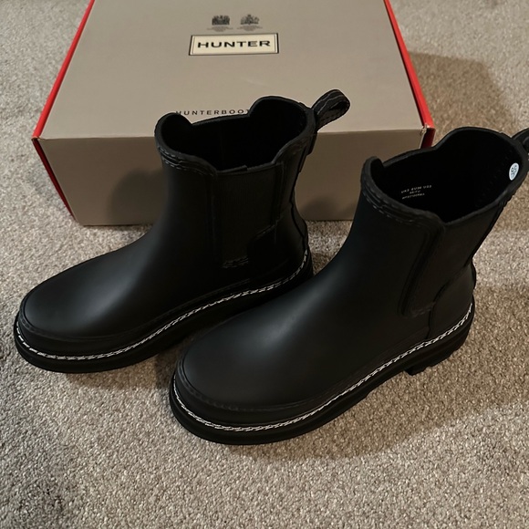 NIB Hunter Chelsea boots, rubber, waterproof, size 5 - Picture 2 of 8